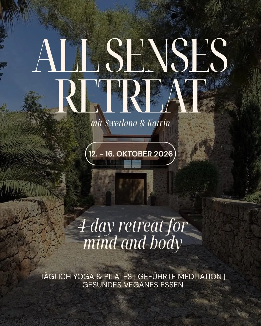 Flyer des All Senses Retreat mit Swetlana und Katrin, täglich Yoga und Pilates, Meditation, veganes Essen